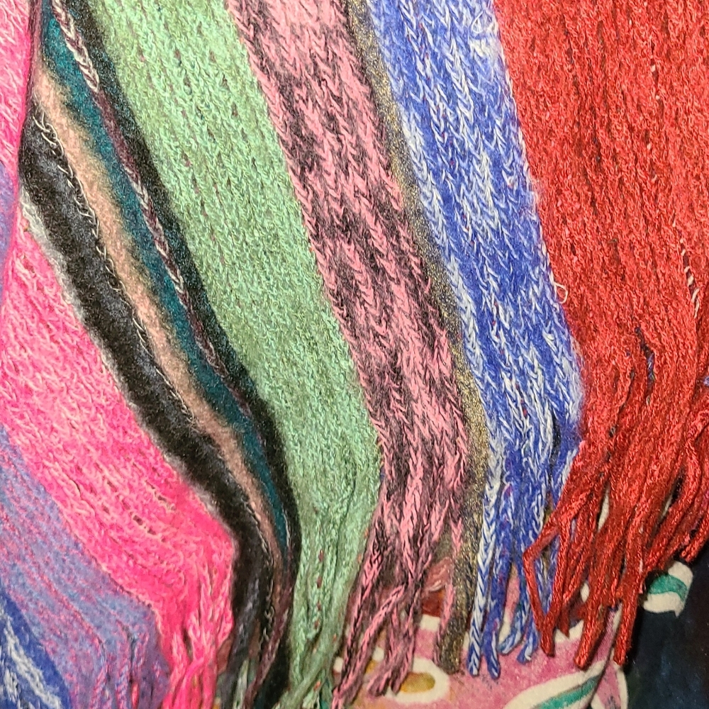 Poncho - Picture 4 of 4